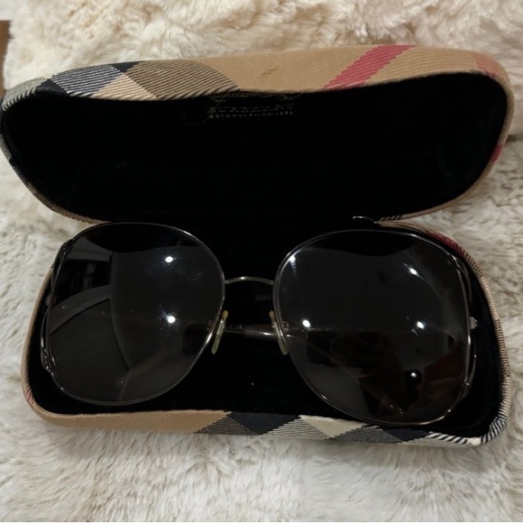 Burberry Sunglasses - Picture 8 of 8